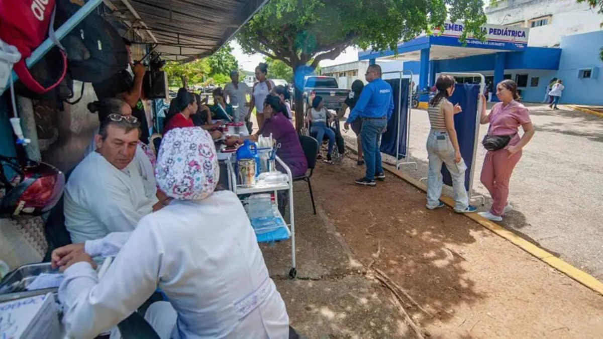 "Hospitales completamente desbordados": cómo el terremoto pone más presión al ya deteriorado sistema de salud de Venezuela