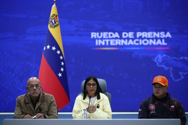 Delcy Rodríguez responde a críticas por lentitud en rescates: 2.595 muertos y 12.400 heridos