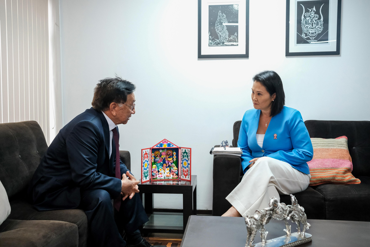 Keiko Fujimori y el presidente interino Balcázar se reunieron en Lima para iniciar la transferencia de gobierno