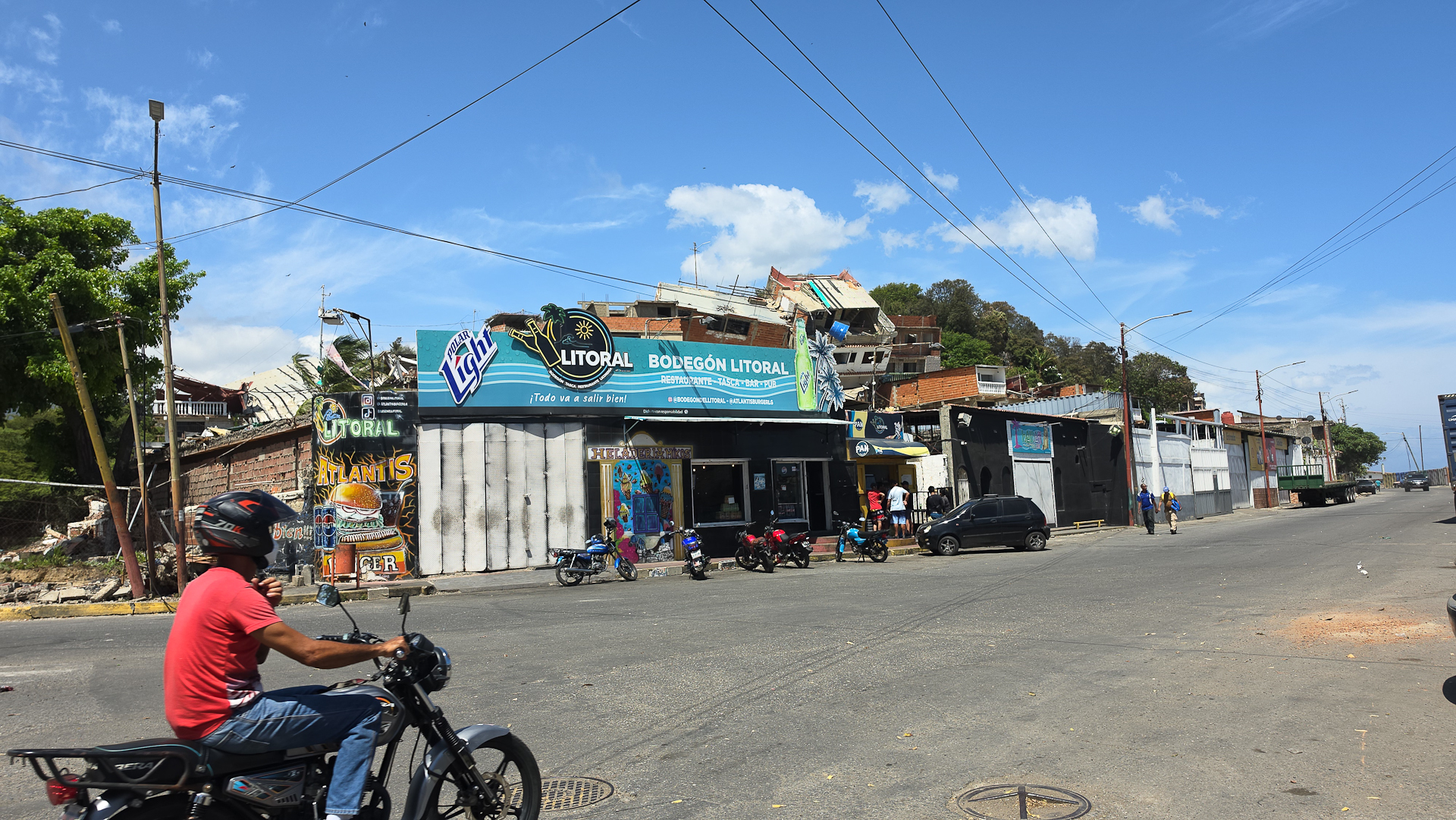 Arrasado por el terremoto y saqueado, el Bodegón El Litoral se niega a morir