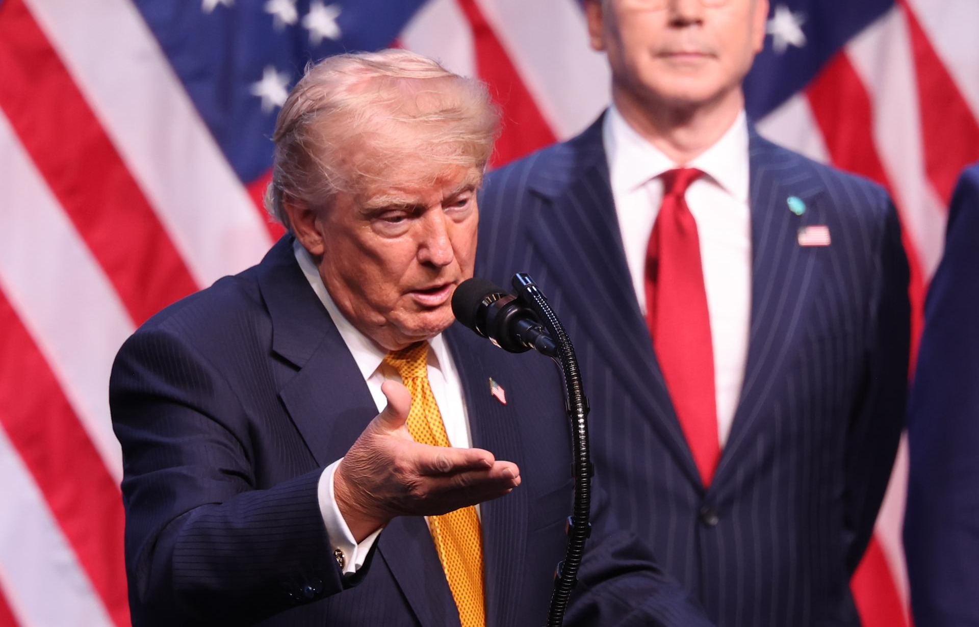 Trump aseguró que hay mil misiles apuntados hacia Irán por si Teherán intenta asesinarlo