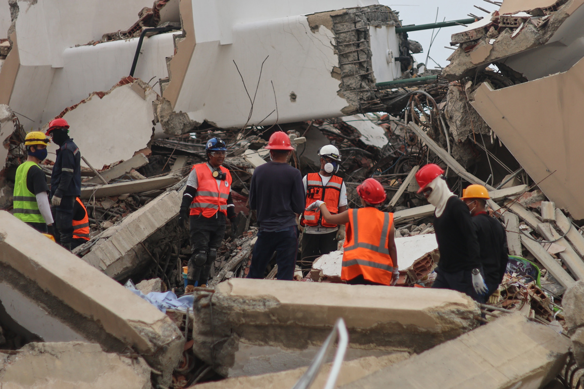 Familias han denunciado la desaparición de sus seres queridos tras ser rescatados con vida de los terremotos