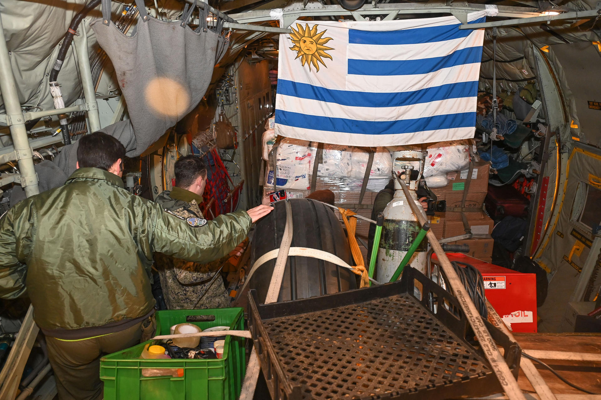 Vuelo de Uruguay a Venezuela con ayuda humanitaria es suspendido por “cambio de reglas”