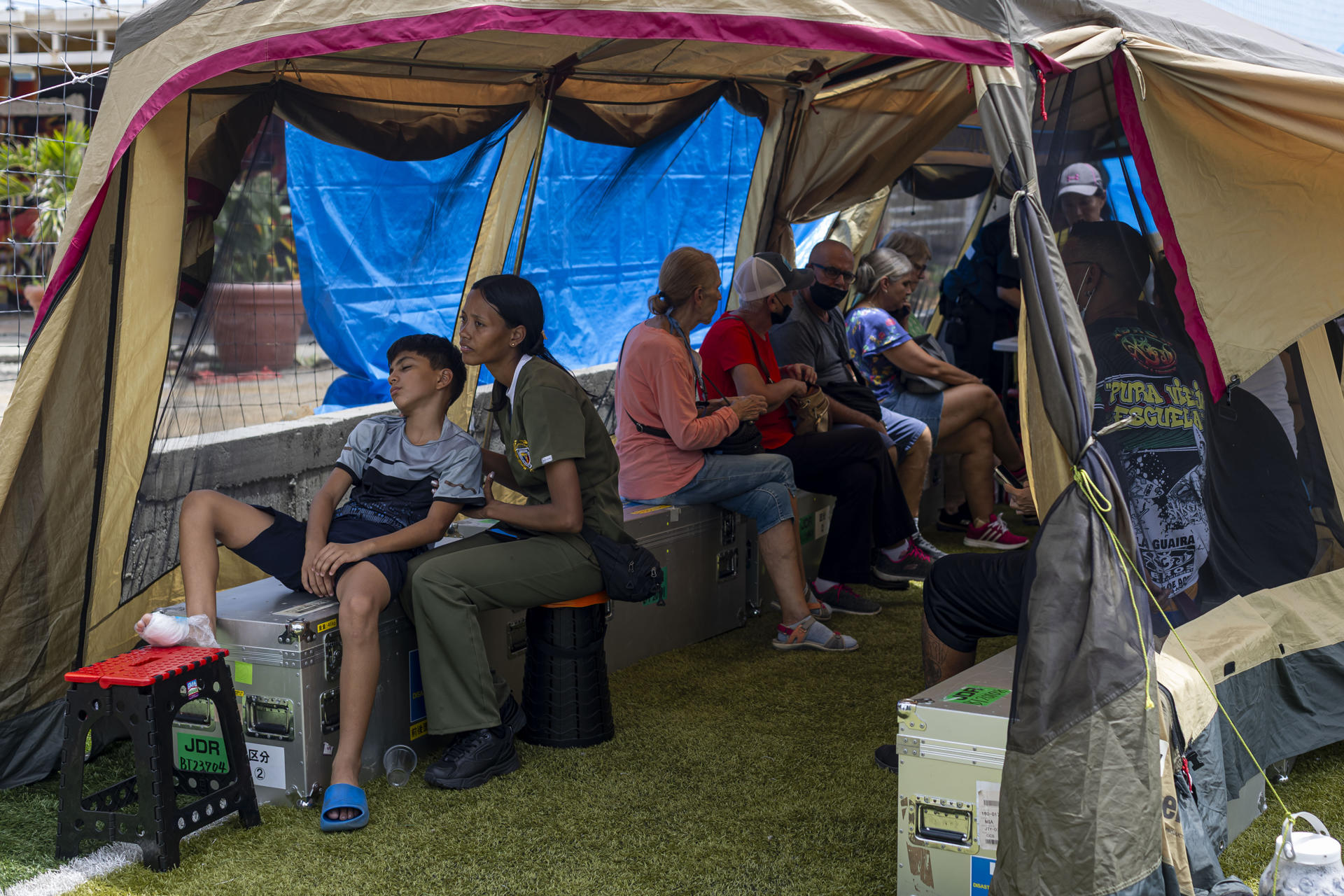 Heridos de la búsqueda entre escombros, las víctimas colaterales de los terremotos en Venezuela