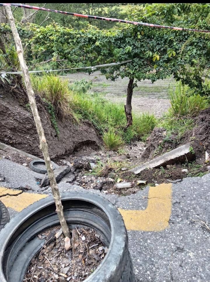 Habitantes de Río Claro, Lara, alertan sobre colapso inminente de vía de acceso