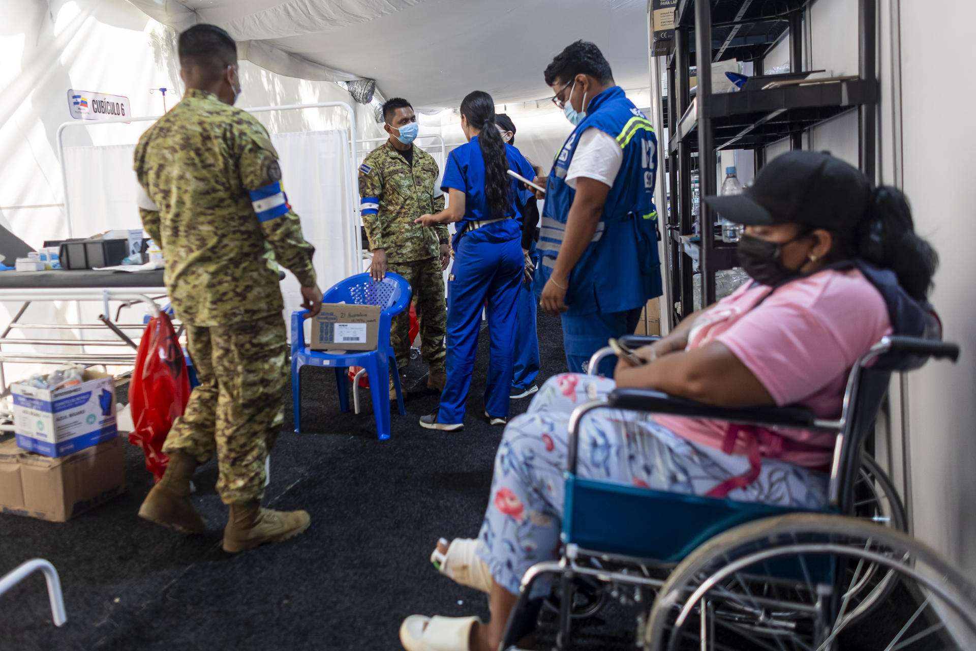 Venezolanos aprovechan hospitales de campaña extranjeros ante deficiencias en la red pública