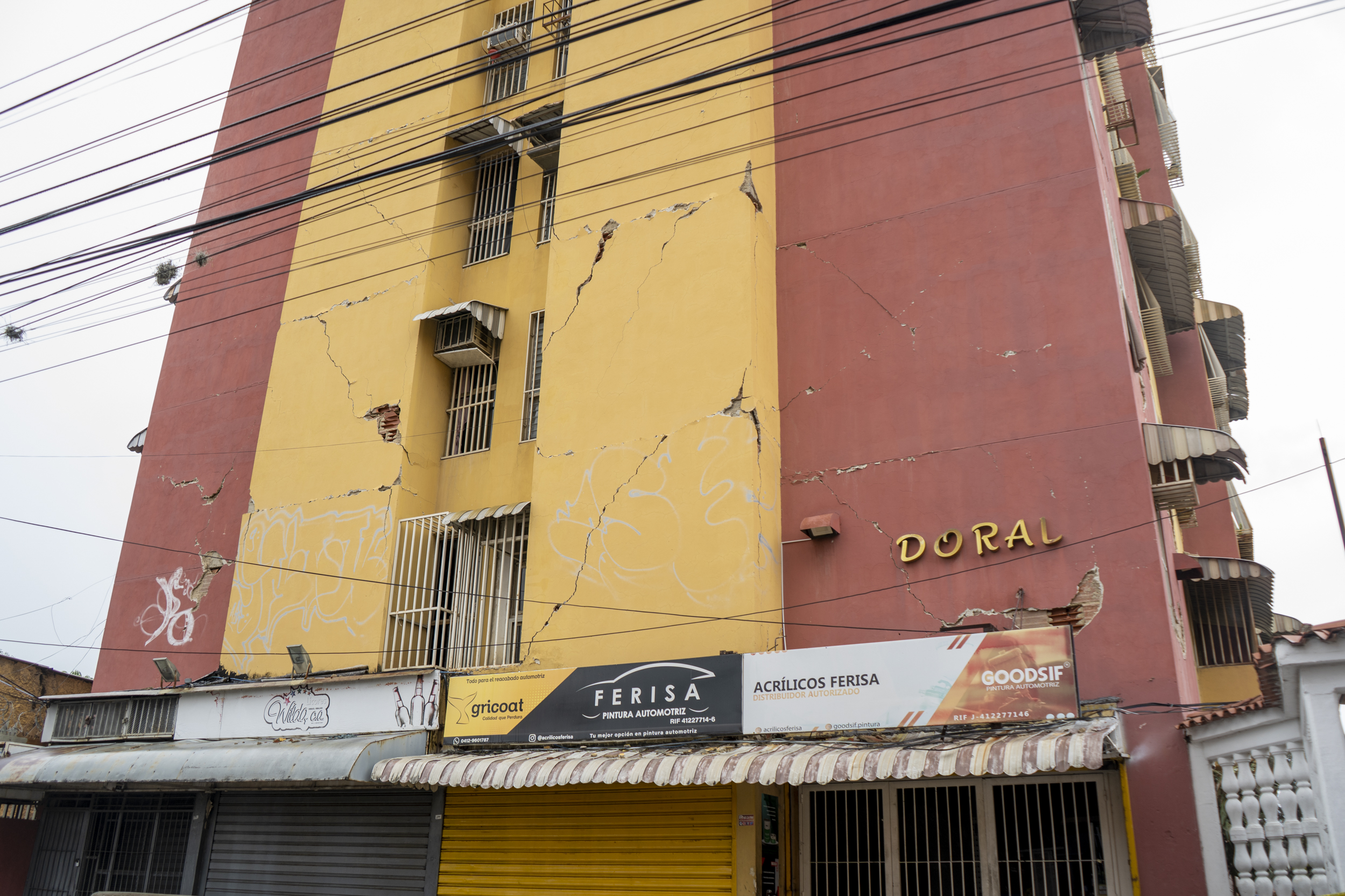 El edificio El Doral, en Guatire, no sufrió daño estructural, pero al menos cuatro pisos se vieron afectados
