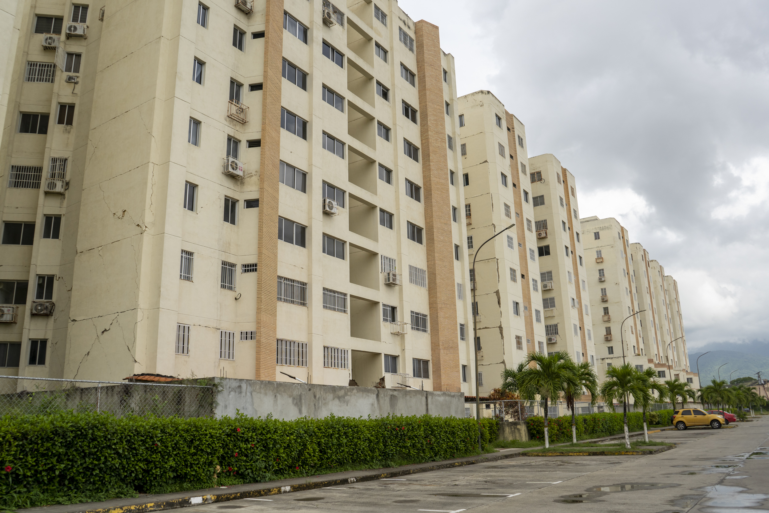 En Residencias Guatire Plaza III, el terremoto obligó a desalojar entre 240 y 250 familias.
