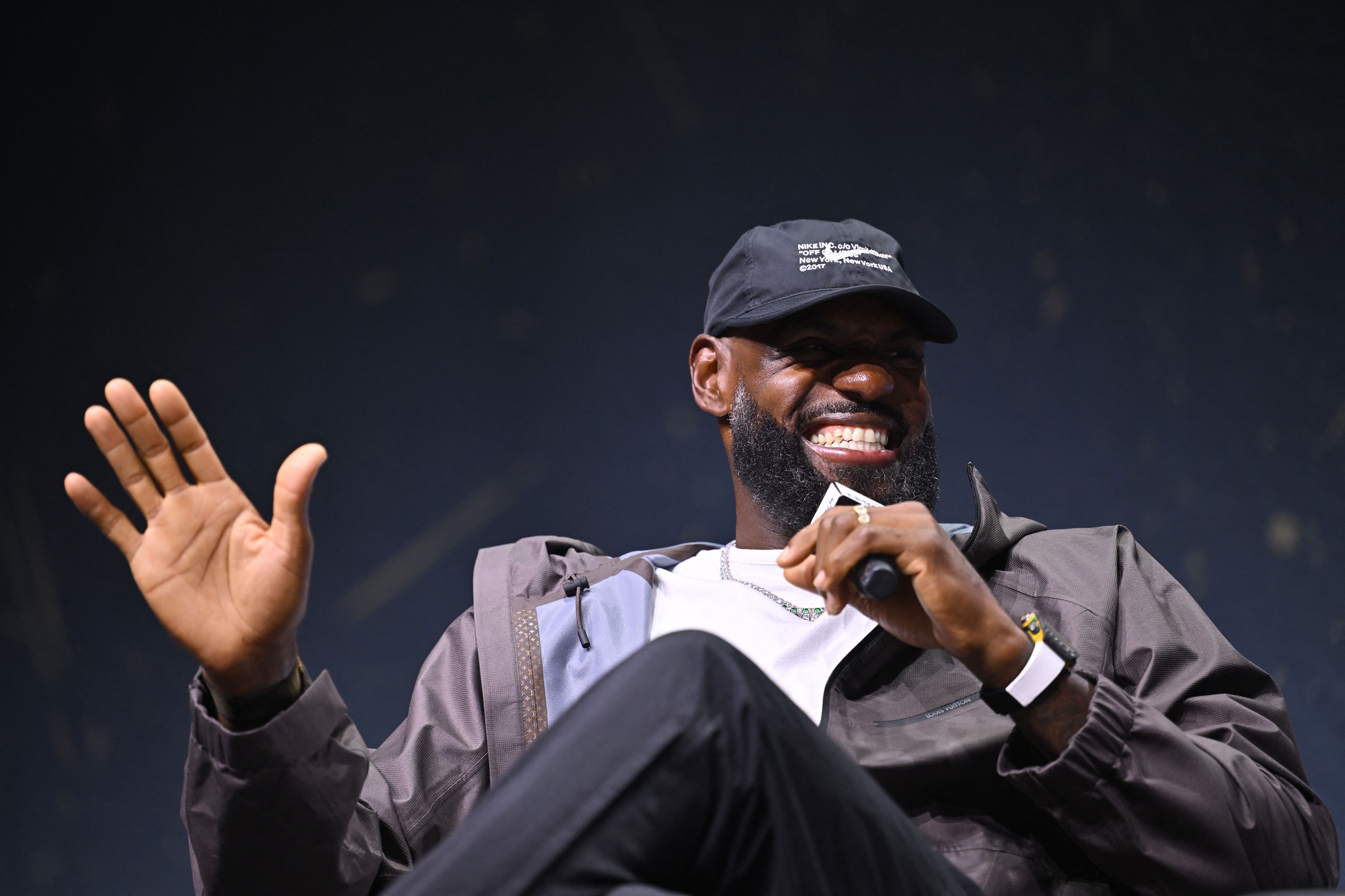 LeBron James mantiene a la NBA en vilo sobre su próximo destino