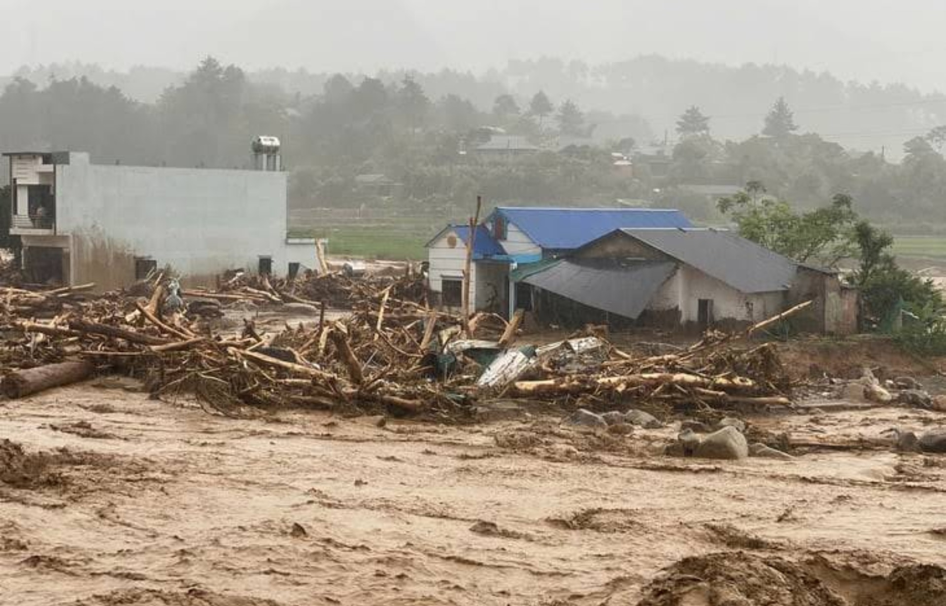 Cuatro muertos en Vietnam luego de una inundación repentina
