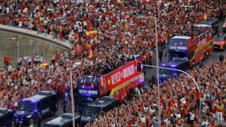 La Roja toca el cielo