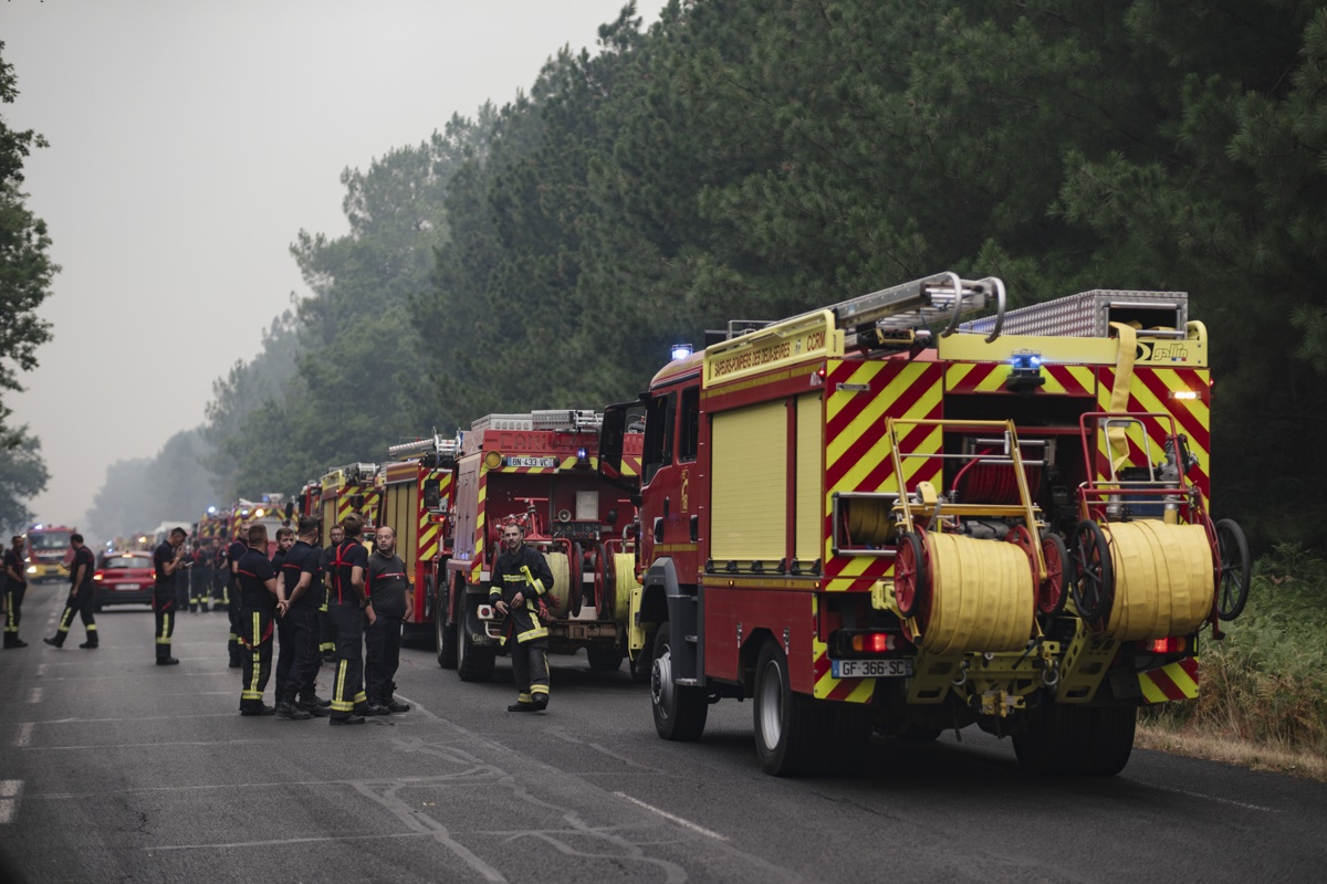 Cerca de 330.000 evacuados en España y Francia por los incontrolables incendios forestales