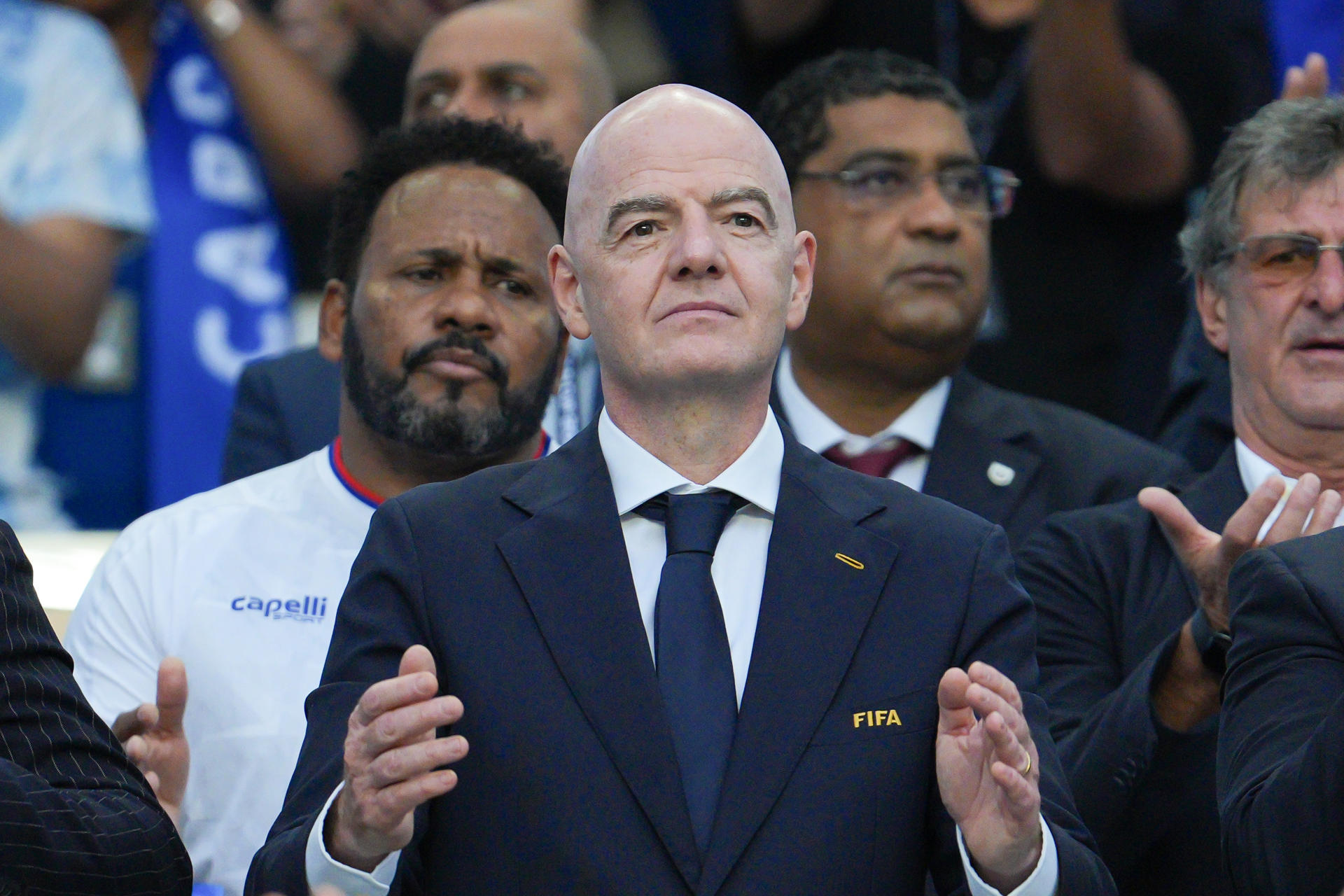 Infantino responde a los críticos que "difunden odio y rumores falsos"