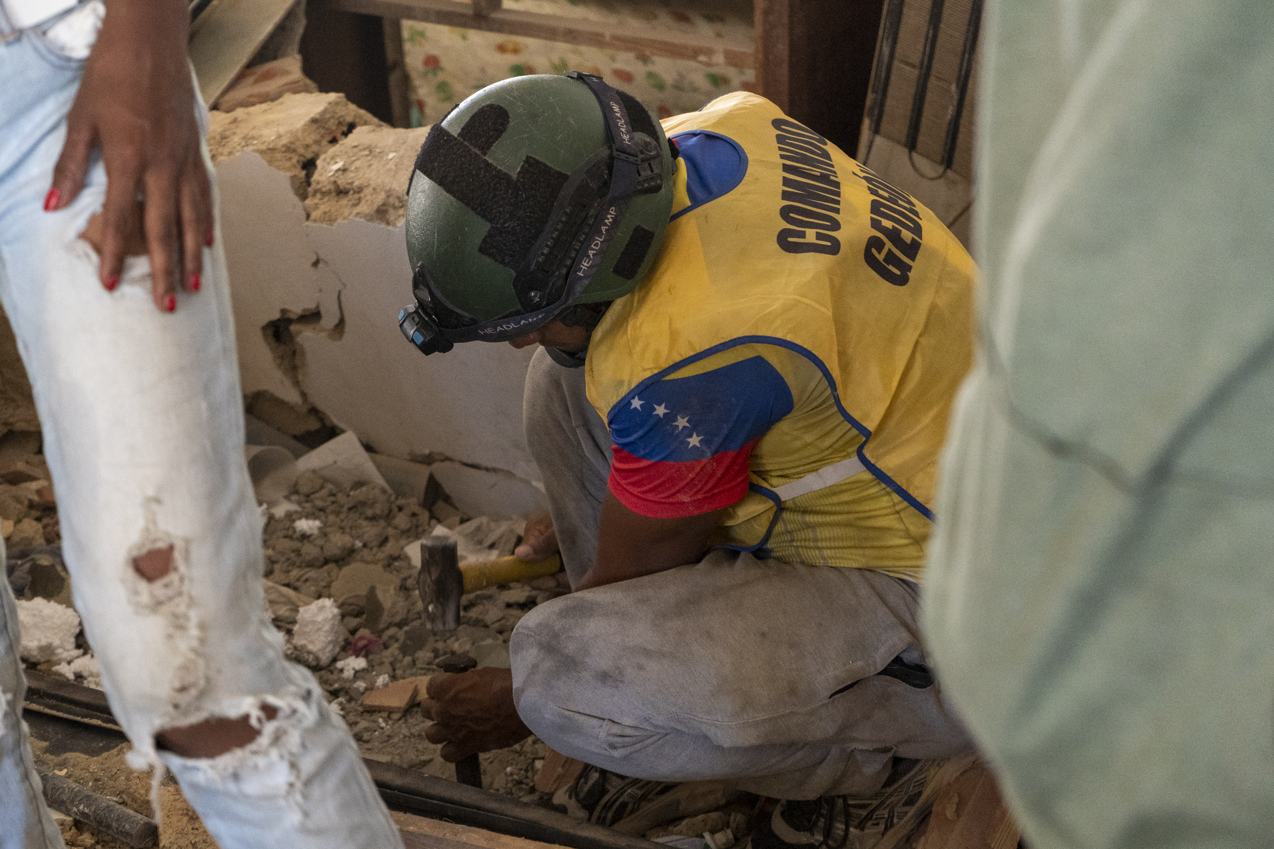 Pese a los riesgos y con muy pocos materiales, en la OPP 36 siguen buscando a desaparecidos