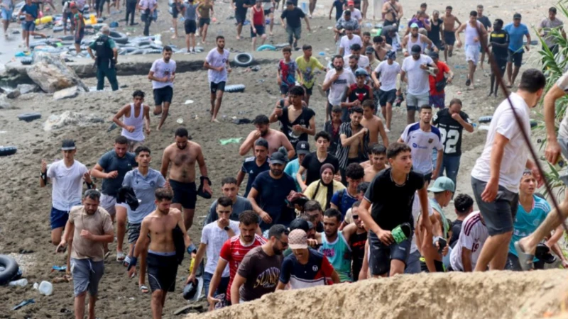 Crisis migratoria en Ceuta: España despliega al ejército tras el ingreso de 49.000 personas