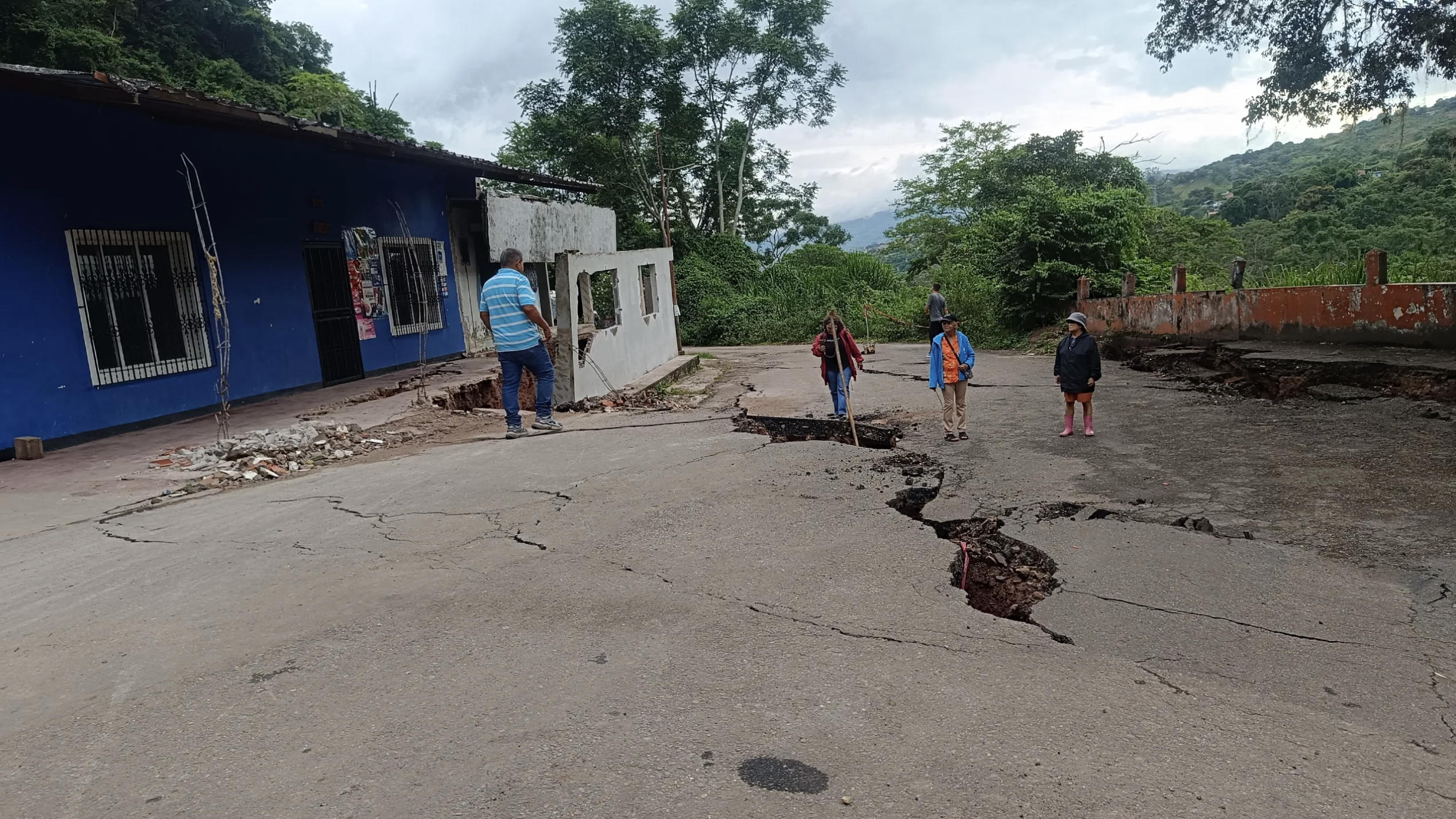 El 29 de julio la vía se hundió más de 7 metros