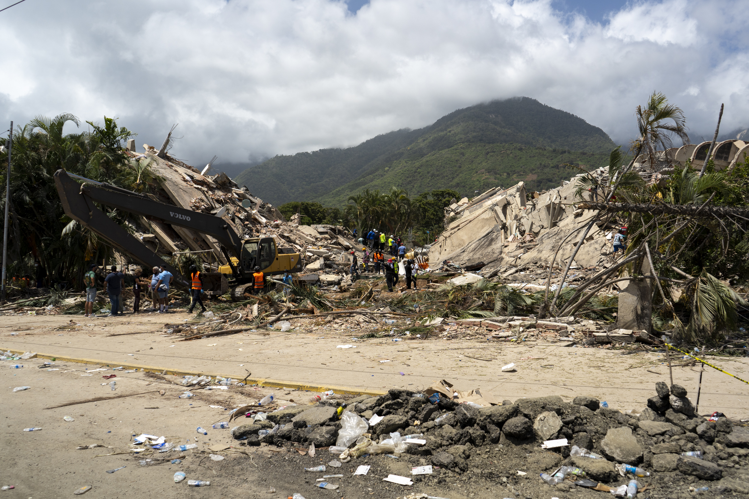 El esfuerzo de la diáspora también sostiene a las víctimas del doblete sísmico