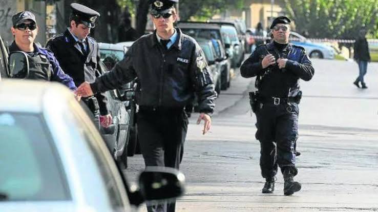 Grecia: hombre guardó el cadáver de su padre en un congelador para cobrar la pensión