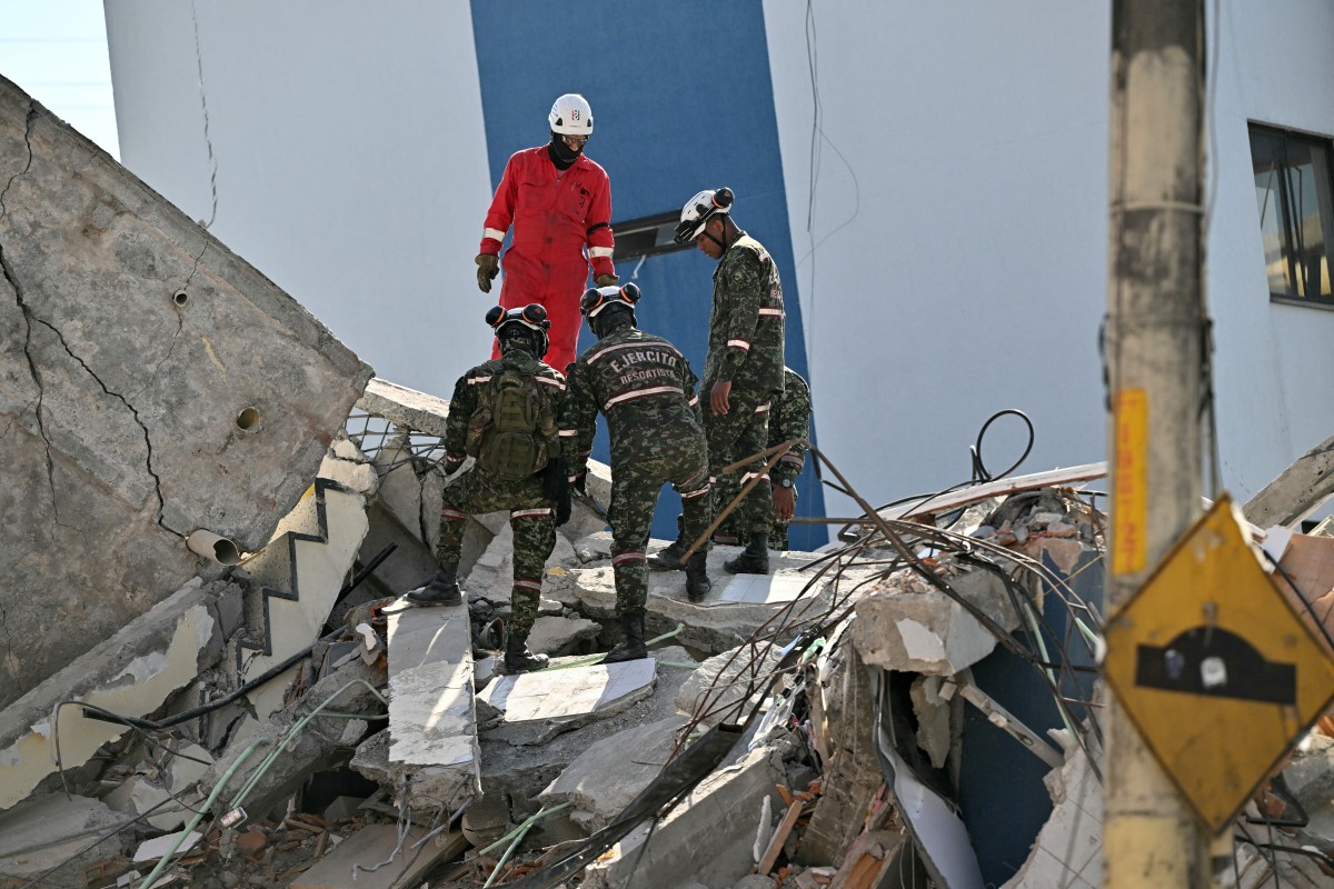 Terremoto en Colombia: socorristas y voluntarios buscan con desesperación a sobrevivientes