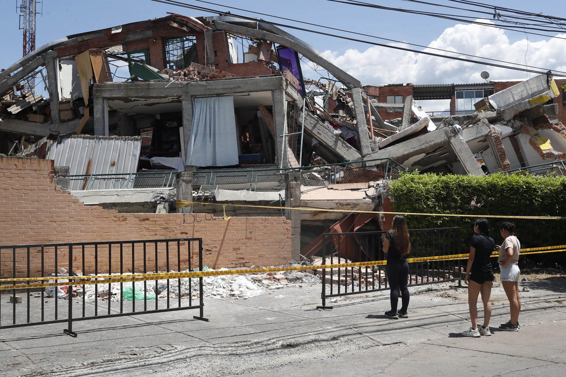 Colombia contabiliza 281 muertos y 379 desaparecidos por el terremoto