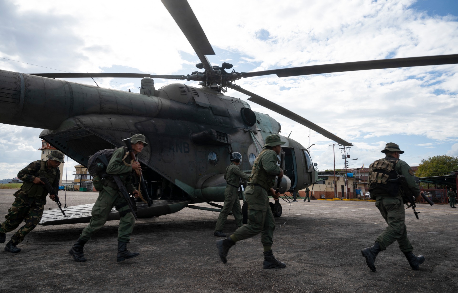Expertos insisten en la necesidad de que se desmilitaricen las instituciones de seguridad ciudadana en Venezuela | AFP