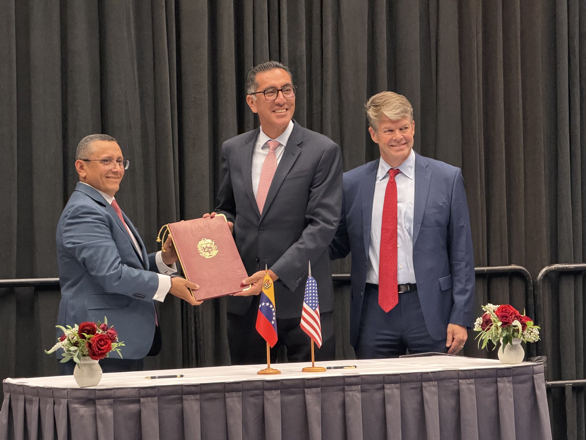 Embajada de EE UU respalda acuerdo petrolero entre Hunt Oil y Pdvsa