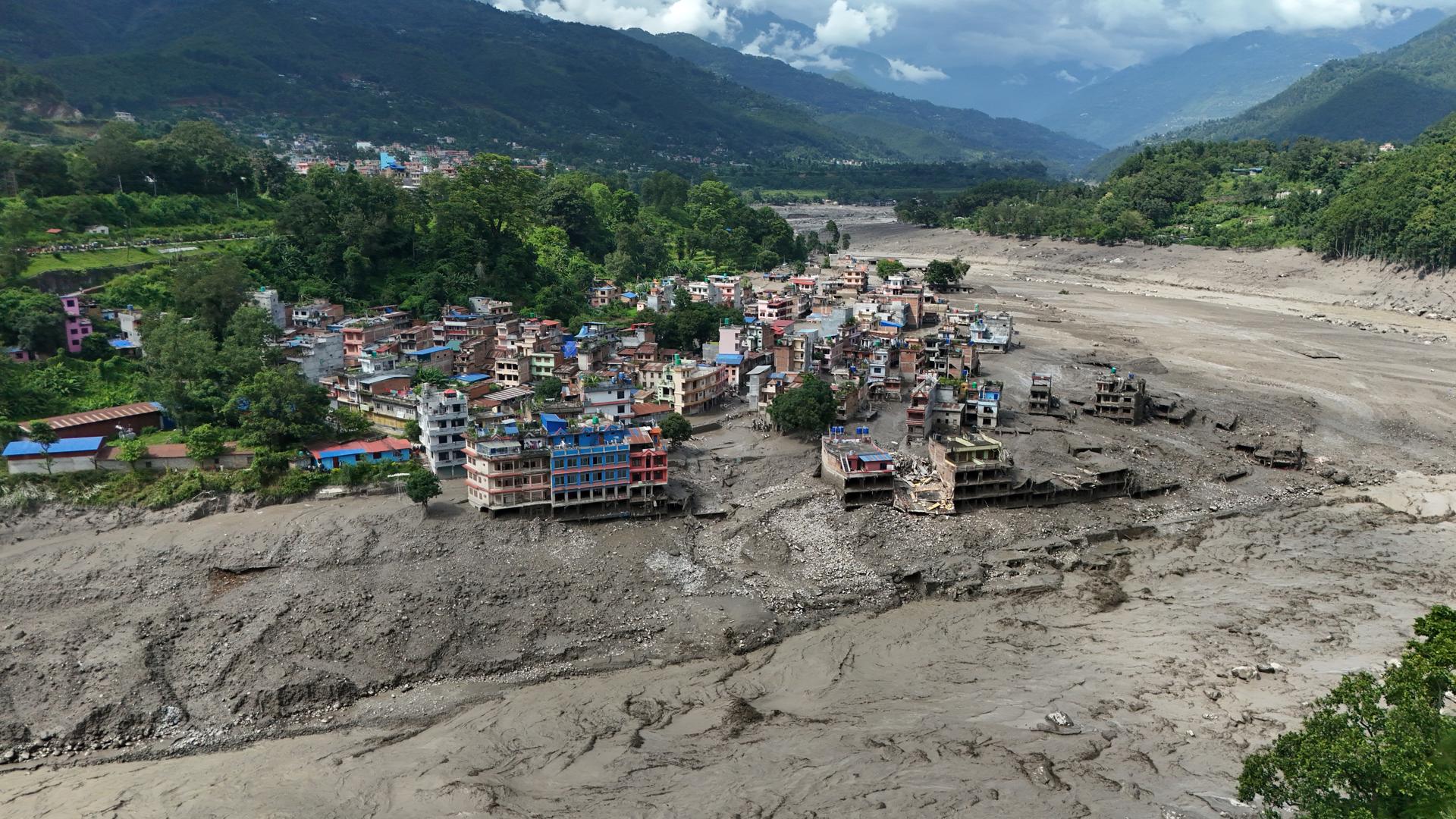 Qué es el colapso glaciar que se cree que causó la repentina y devastadora avalancha en Nepal