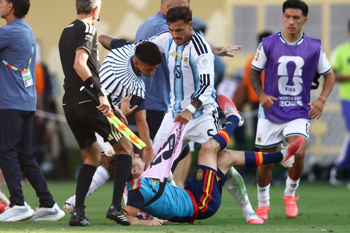 FIFA autoriza que los argentinos sancionados tras el Mundial cumplan sus sanciones en amistosos