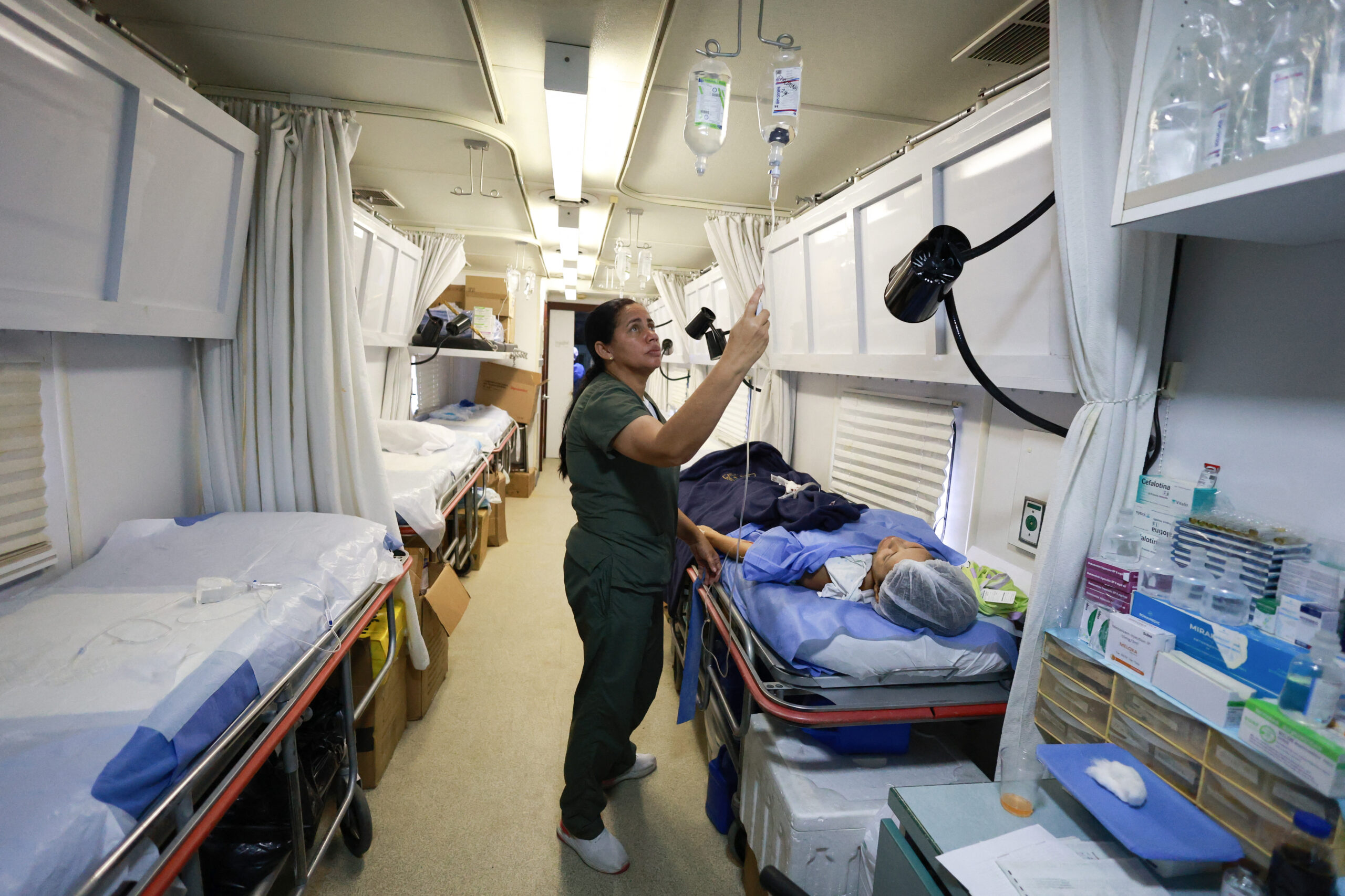 Personal médico en Venezuela lucha contra bajos salarios y falta de insumos | AFP 