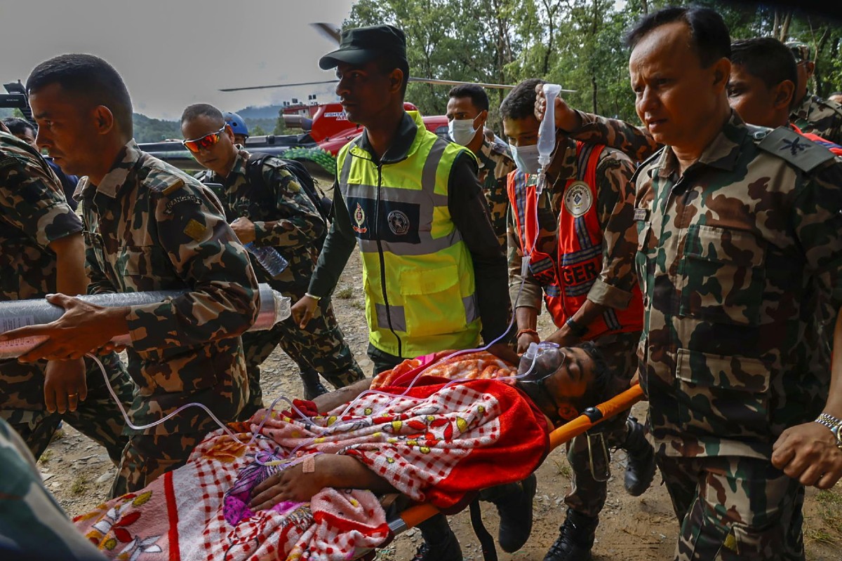 Nepal declara duelo nacional en el decimotercer día de las devastadoras riadas con más de 1.300 fallecidos