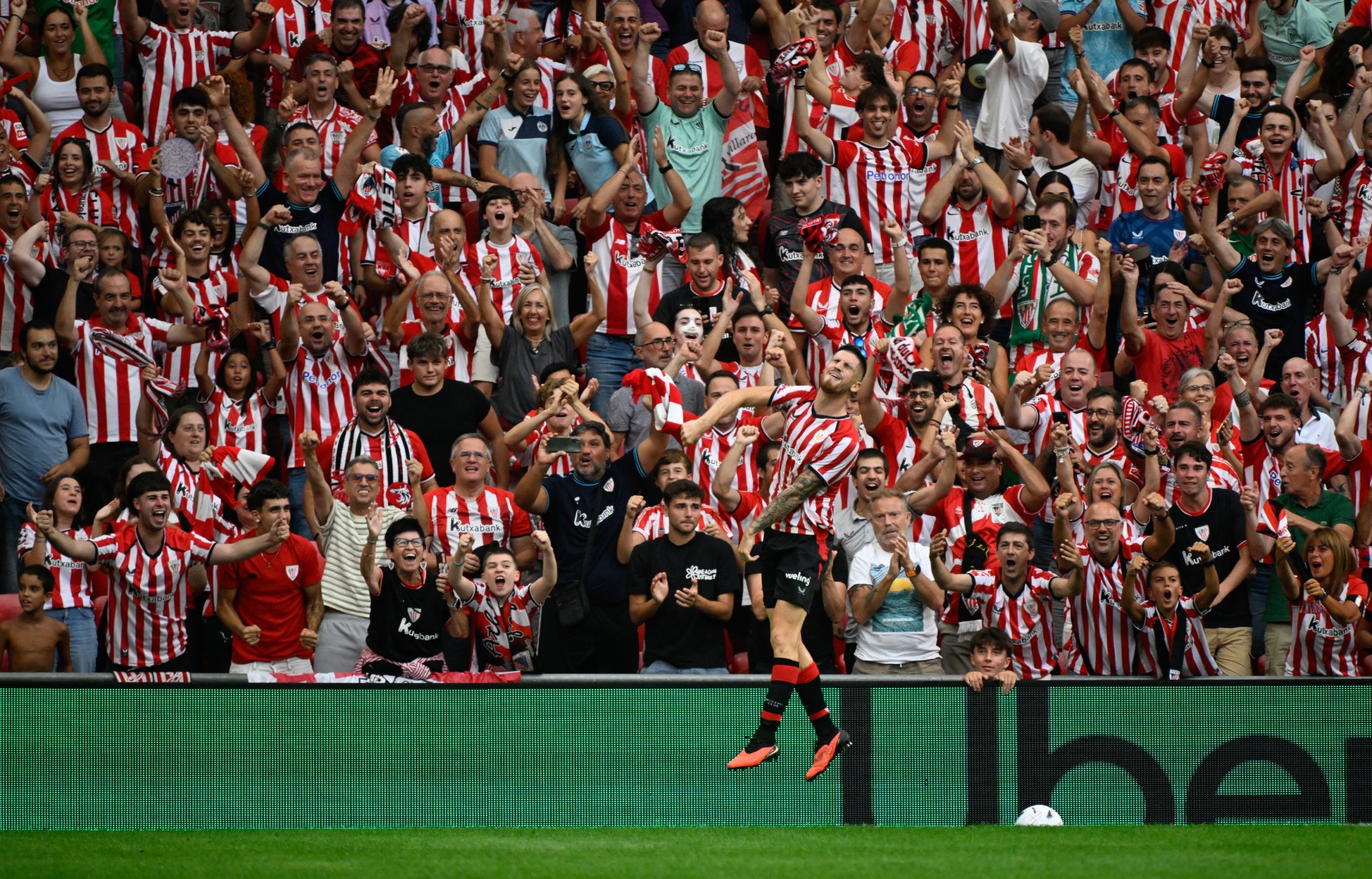 El Athletic devuelve a la tierra a un Atlético que recuperó a Julián