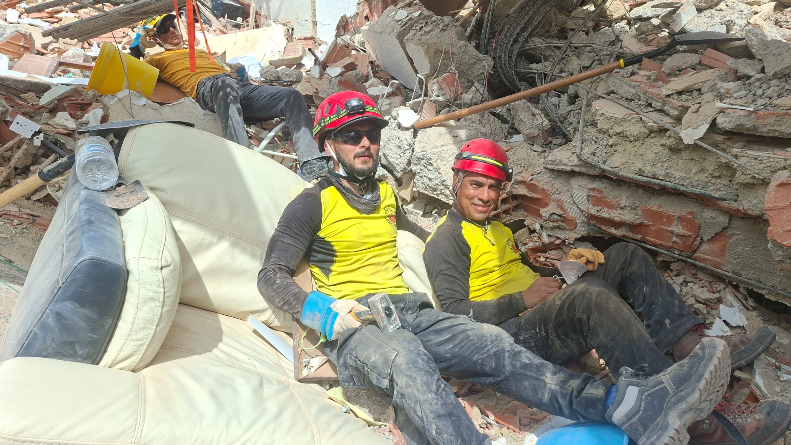 Rescatistas venezolanos que actuaron en La Guaira y Colombia: El tiempo no se mide igual cuando alguien espera debajo de una estructura