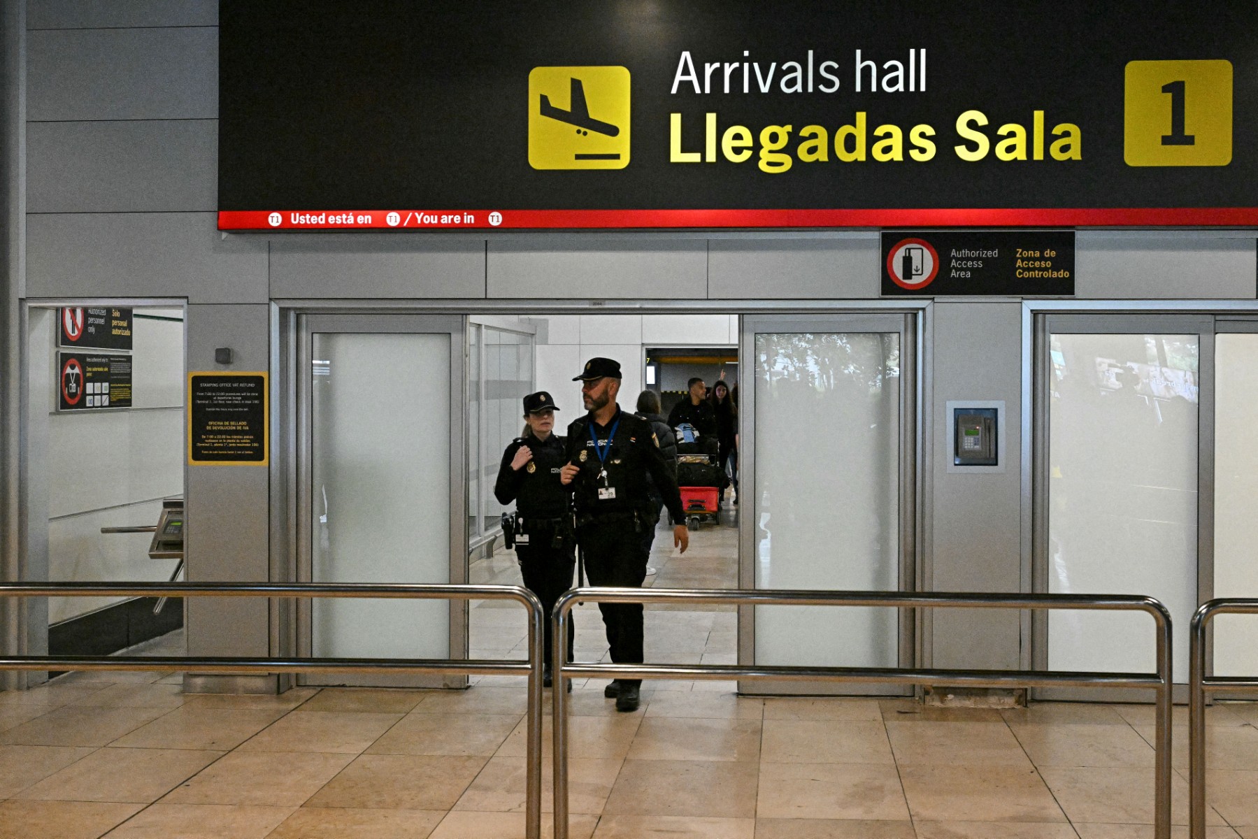 Detienen en el aeropuerto de Madrid a exfuncionario venezolano con 50 kilos de cocaína