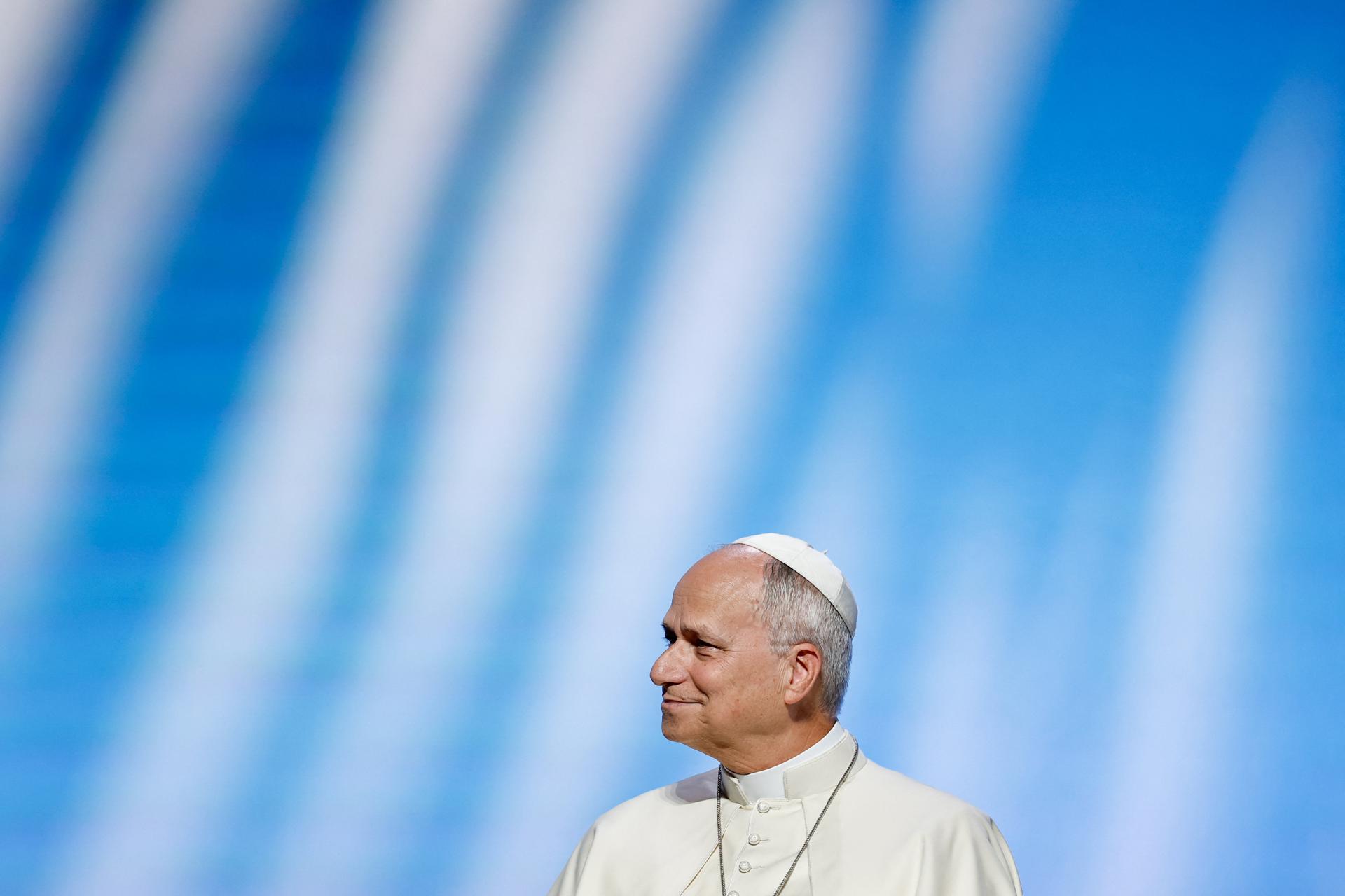 El papa León XIV defiende la paz en Europa y alerta contra el “rearme”
