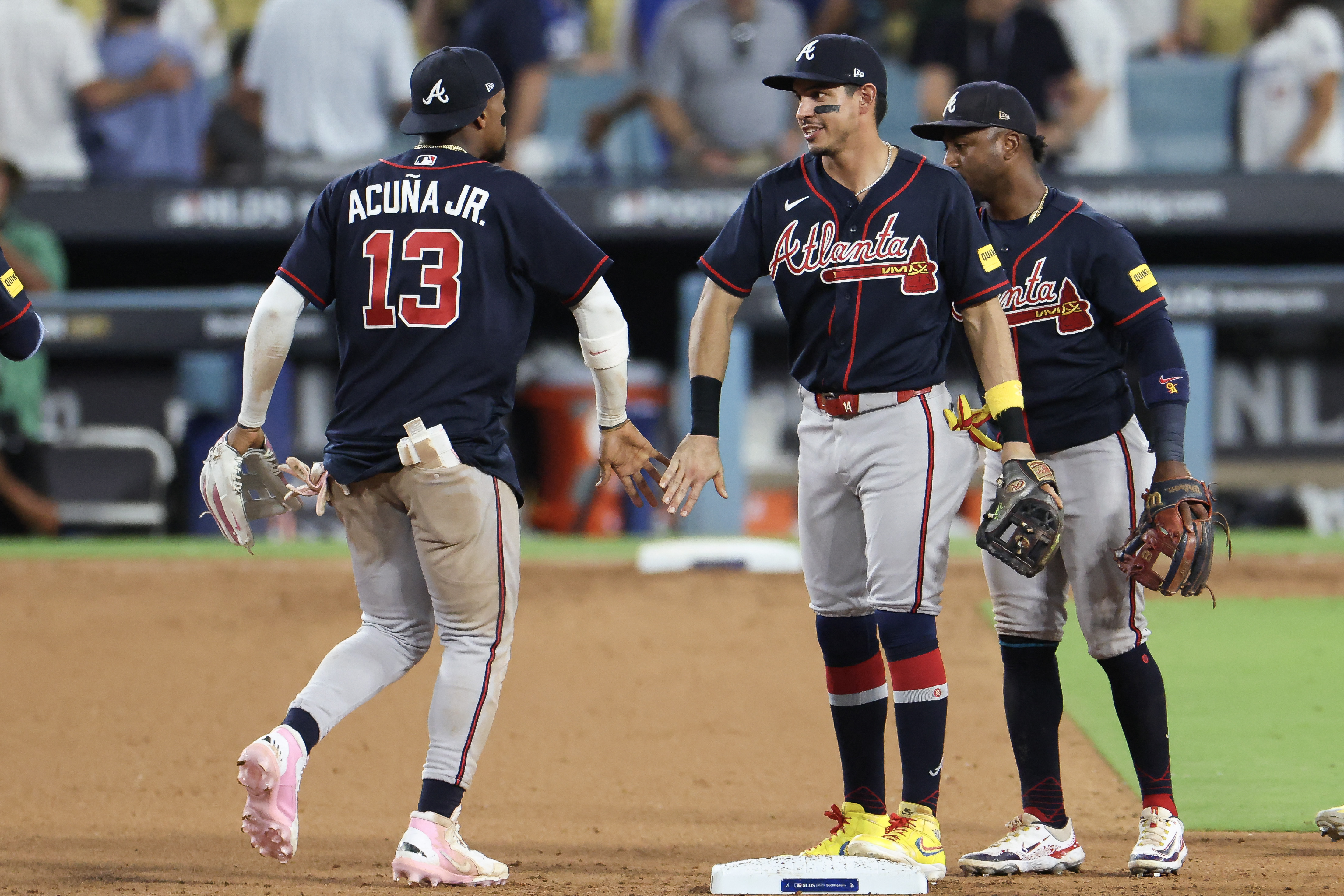 Atlanta contuvo a los Dodgers y se va a casa con la serie igualada