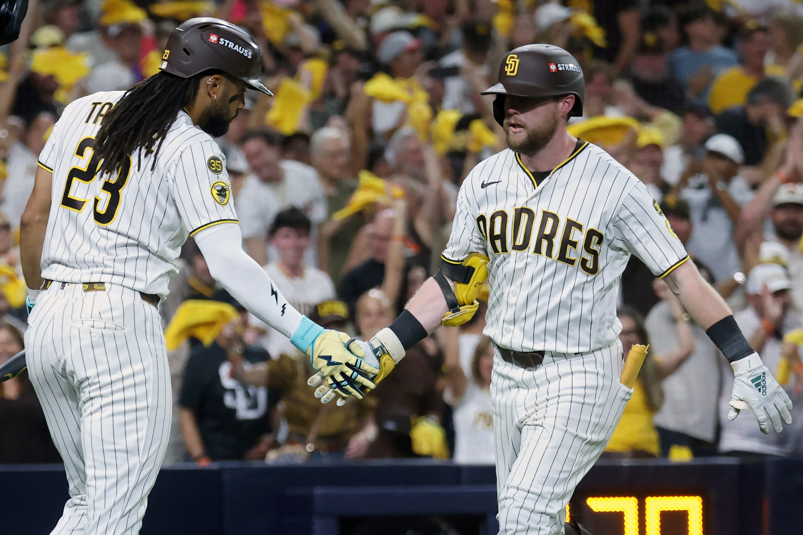 Los Padres no se rinden y evitaron la barrida en la Serie Divisional ante Milwaukee