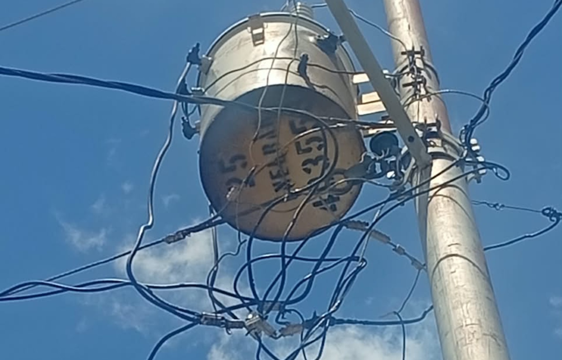 Fuga de aceite y riesgo de explosión en transformador amenazan servicio eléctrico y salud pública en Carora