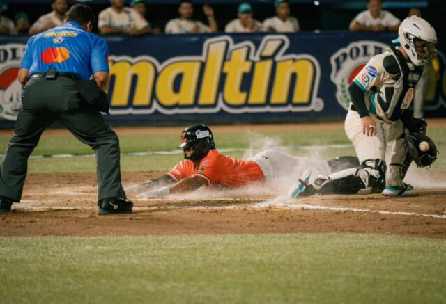 Águilas rallied to beat Bravos and split the series on the island.