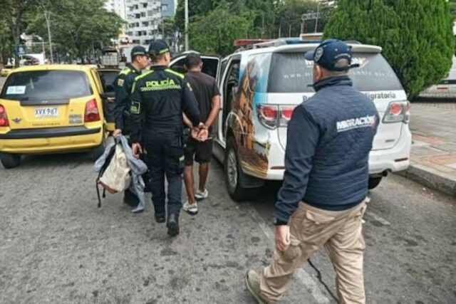 Colombia deported six Venezuelans with criminal records for illegal possession of firearms and disturbing the peace.