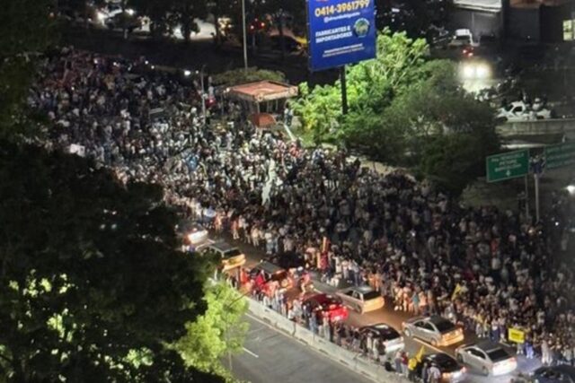 Caracas took to the streets to await María Corina Machado.